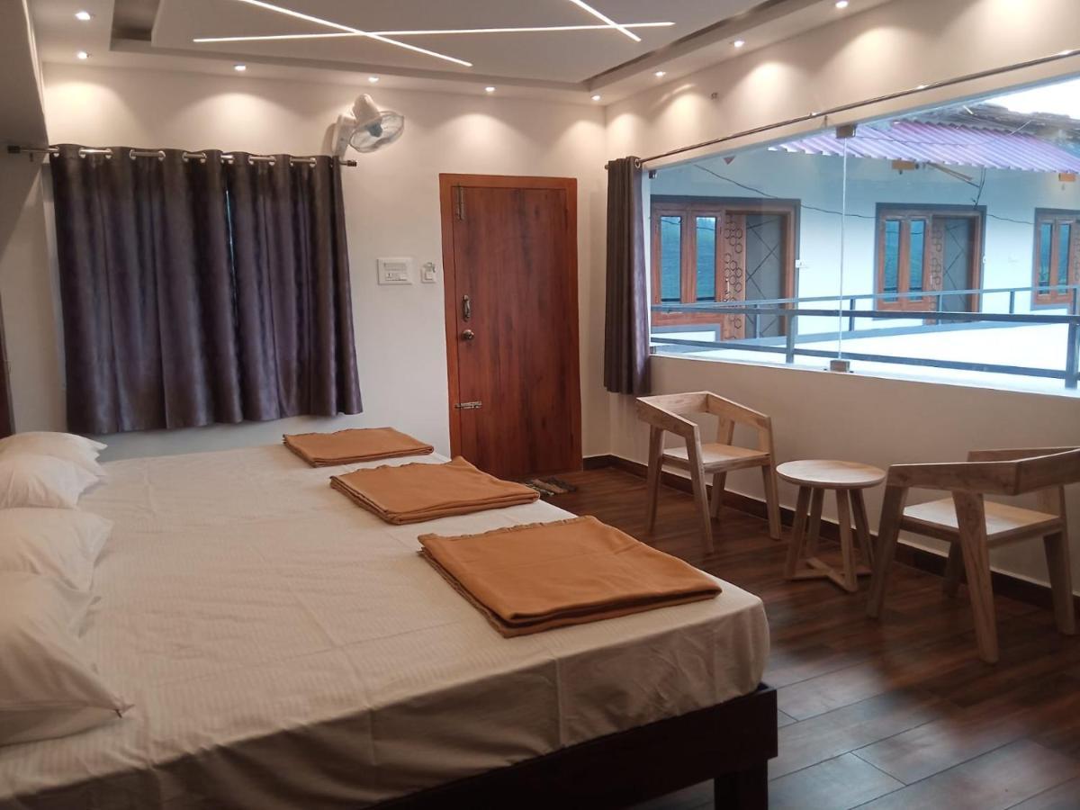 Hilltop Hotel Valparai Exterior photo