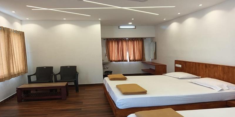 Hilltop Hotel Valparai Exterior photo